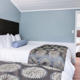 Beachcomber Cottage offers a King bed and two Queen beds.