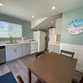 Beachcomber Cottage has a full kitchen and dining area.