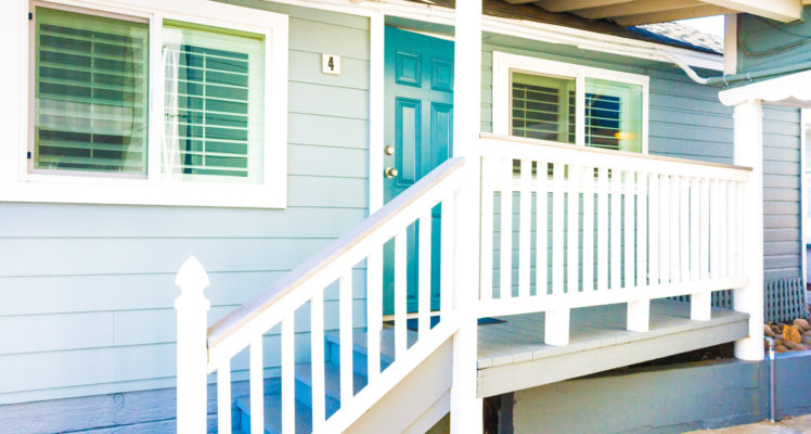 Pelican Cottage offers a Queen bed, sleeper sofa, full kitchen and private bath.